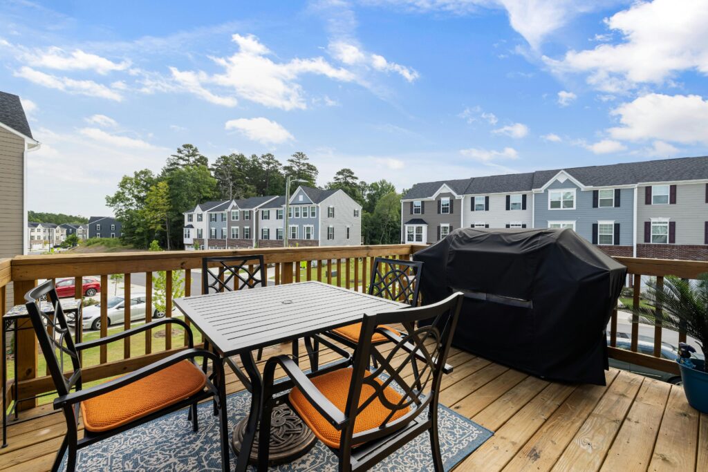 Outdoor Carpets for Decks That Are Easy to Clean and Maintain
