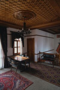 Read more about the article Why Antique Persian Carpets Are Considered Masterpieces